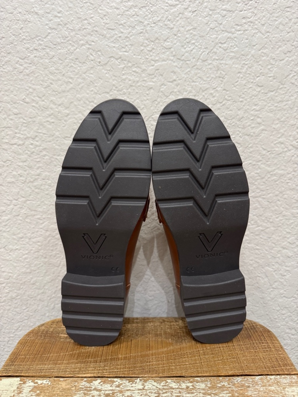 Vionic Cleo Tan Leathers Loafers Size 8.5 NEW - Picture 7 of 8